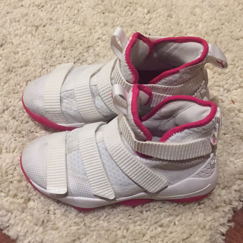 Nike LeBron Soldier 11 Size 4.5y
